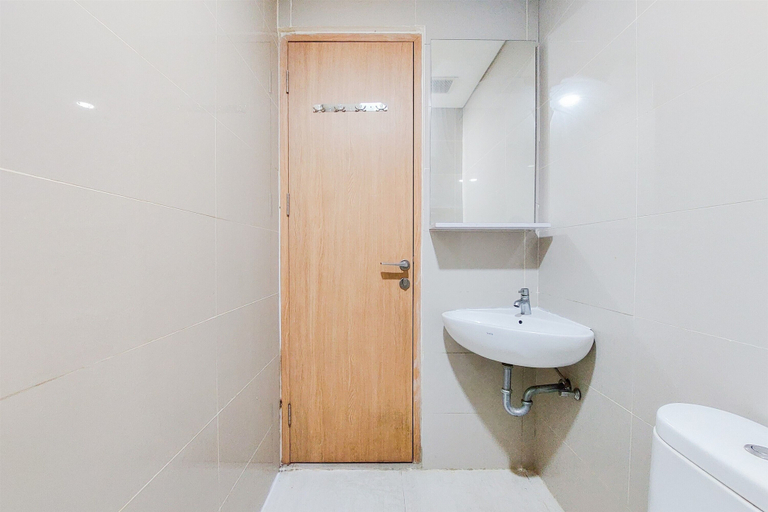 Bathroom 2, Serene And Homey Studio Apartment B Residence, Tangerang Selatan