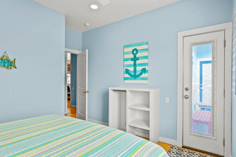 Bedroom 3, Eleventh II, Nueces