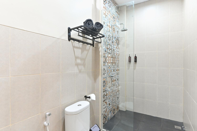 Bathroom 14