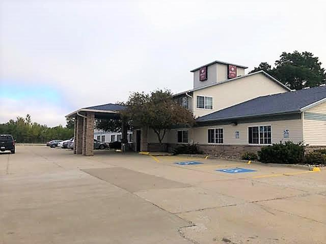 Exterior & Views, Regency Inn Geneseo, Henry