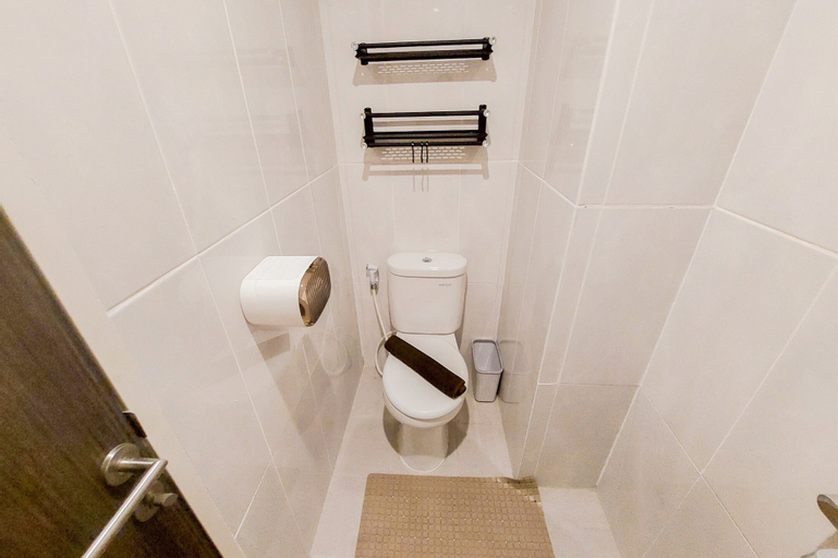 Bedroom 3, Restful and Comfortable Studio Serpong Garden Apartment By Travelio, Tangerang