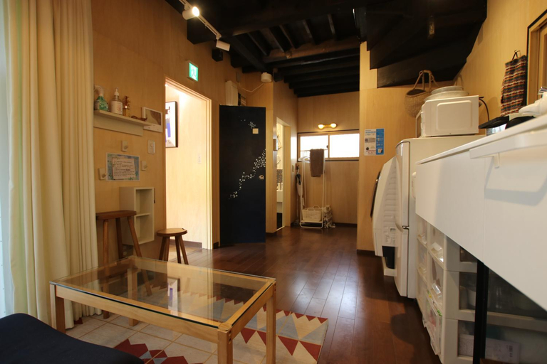 Others 3, May Guest House, Ōta