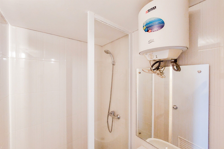Bathroom 4, Cozy And Simply Look 2Br 19 Avenue Apartment, Tangerang