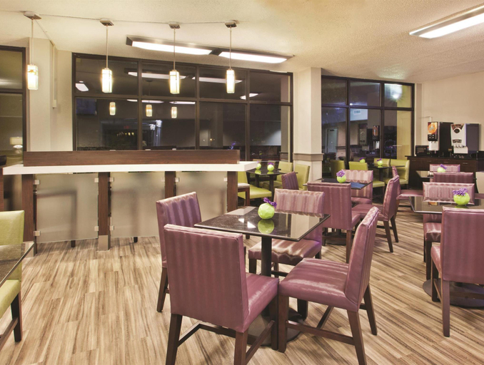 Food & Drinks 5, La Quinta Inn & Suites by Wyndham Charleston Riverview, Charleston