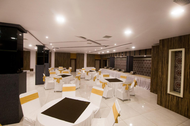 Food & Drinks 3, The River Front Resort, Satna