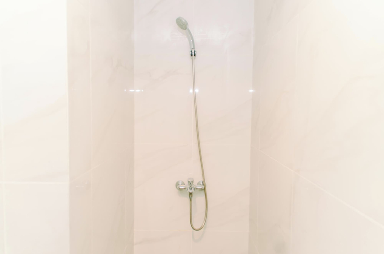 Bathroom 4, Nice And Comfort 1Br At The Smith Alam Sutera Apartment, Tangerang