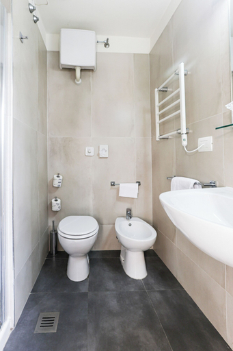 Bathroom 5, Albergo Firenze, Florence