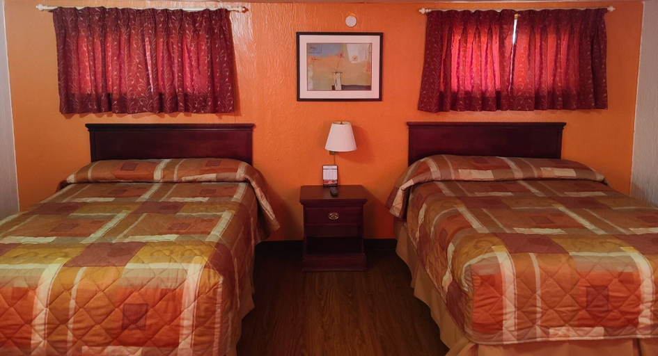 Bedroom 4, Paul's Motel, Bay