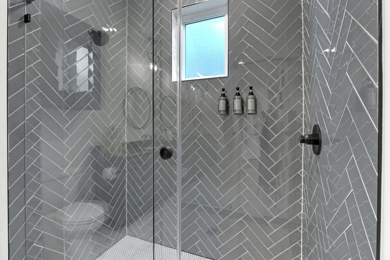 Bathroom 5, Prospecters Haus, Comal