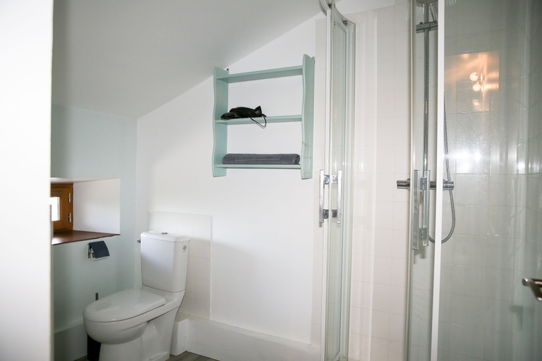 Bathroom 4, Cadol'Ain, Ain