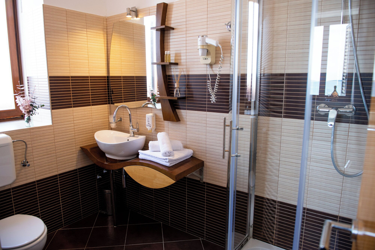 Bathroom 5, Hotel Marina, Fažana