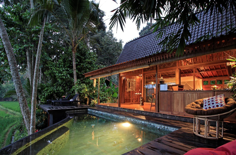 Exterior 4