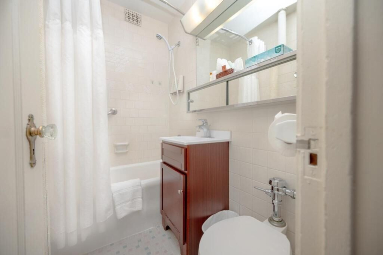 Bathroom 5, The Baroness Hotel, Seattle