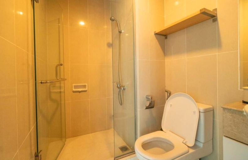 Bathroom 13