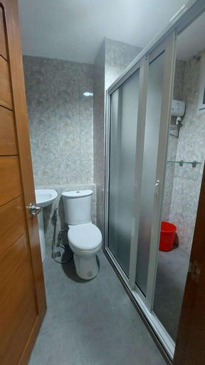 Bathroom 18