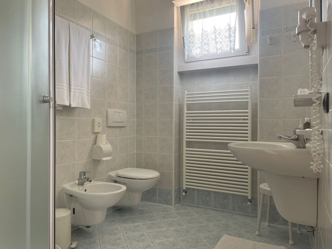 Bathroom 4, Casa Chincarini, Verona