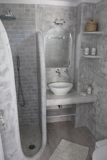 Bathroom 2, Amorgos Pearls, South Aegean