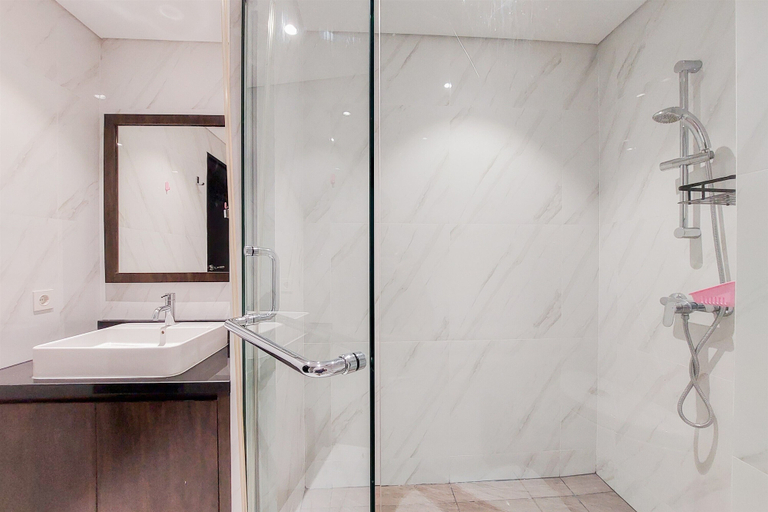Bathroom 2, Minimalist And Comfort Stay 1Br Branz Bsd City Apartment, Tangerang Selatan