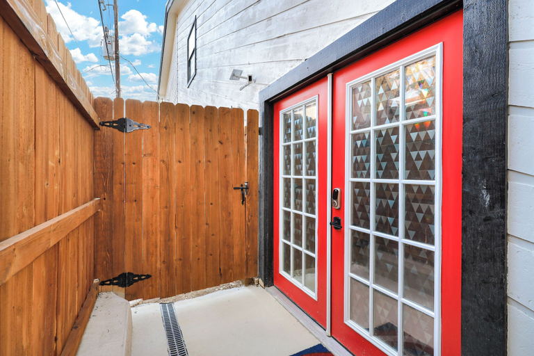 Exterior & Views, Hero's Hideout, Comal