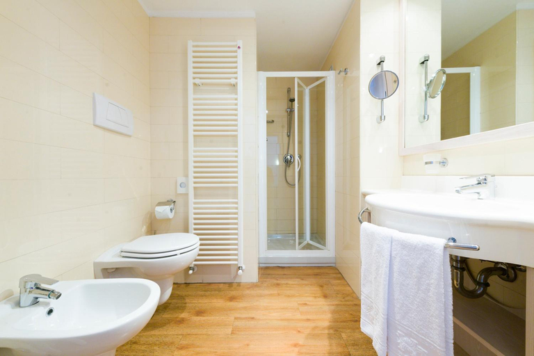 Bathroom 5, Caravel Bike Hotel, Trento
