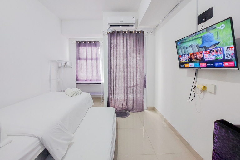 Bedroom 4, Restful and Comfortable Studio Serpong Garden Apartment By Travelio, Tangerang