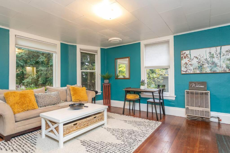 Others 1, Large funky 2 or 3 bedroom unit in prime location, Seattle