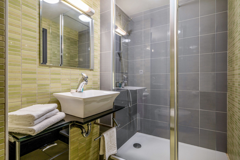 Bathroom 4, Zenitude Hôtel - Résidences Nantes Métropole, Loire-Atlantique