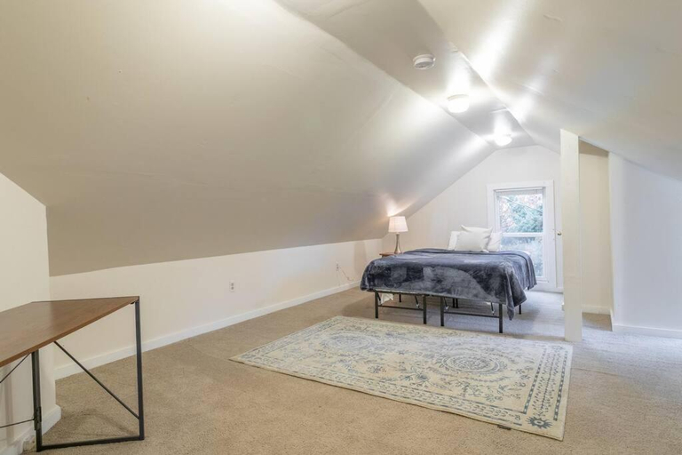 Others 3, Large funky 2 or 3 bedroom unit in prime location, Seattle