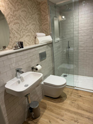 Bathroom, The Falcon Inn, North Yorkshire