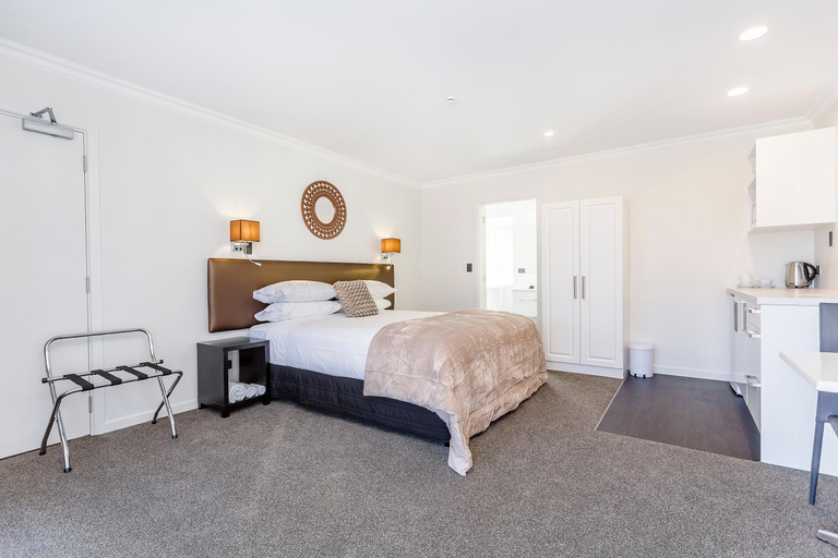 Bedroom 2, Studio Apartment Superking or Twin, Dunedin