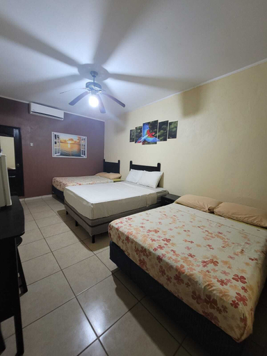 Bedroom 2, B. Apart Hotel, Roatán