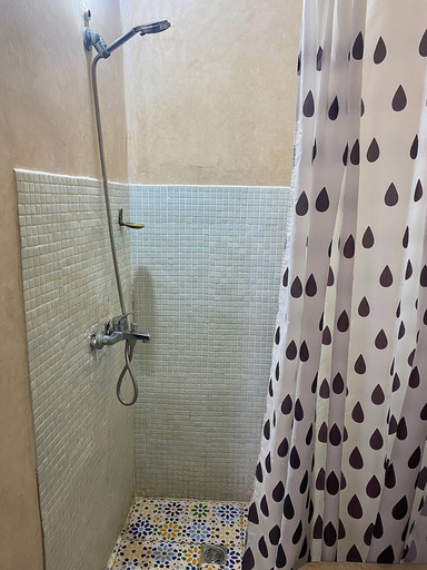 Bathroom 4, Bab El Fen, Tanger-Assilah