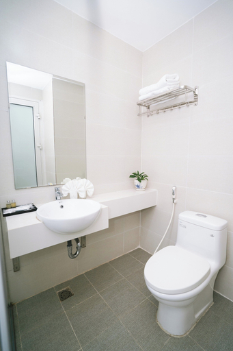 Bathroom 3, Thành An Hotel, Hạ Long