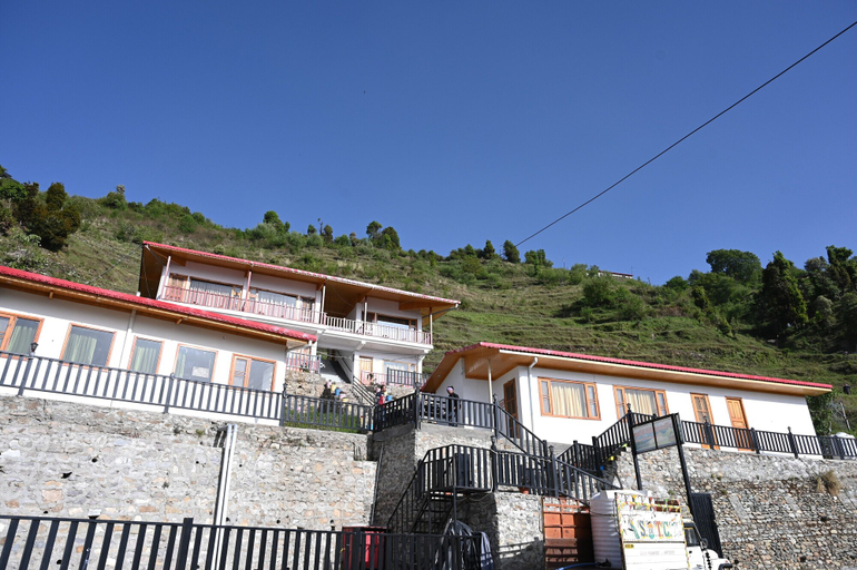 Exterior & Views