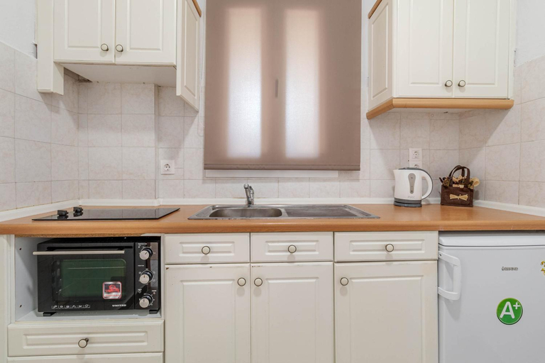 Kitchen 5, Old Well Apartments, Ionian Islands