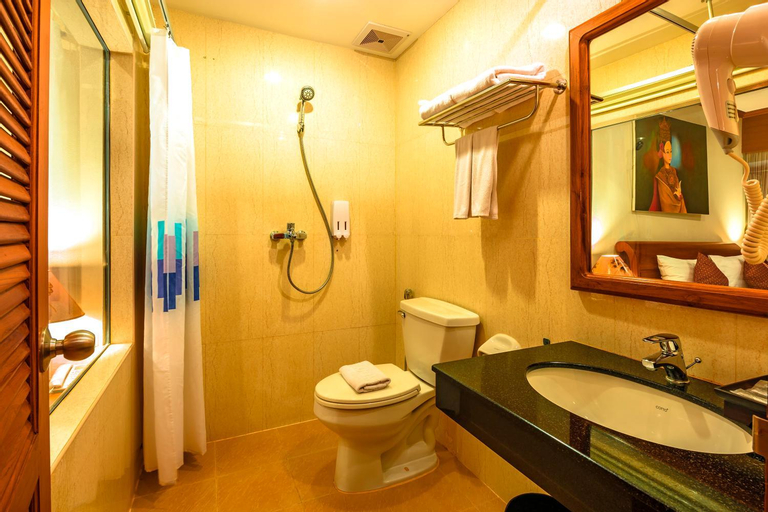 Bathroom 14