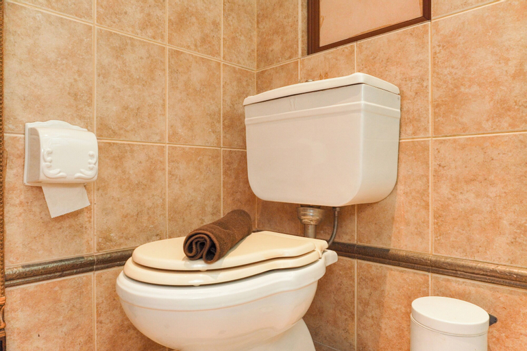 Bathroom 14