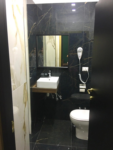 Bathroom 4, Katarios Suite, Napoli