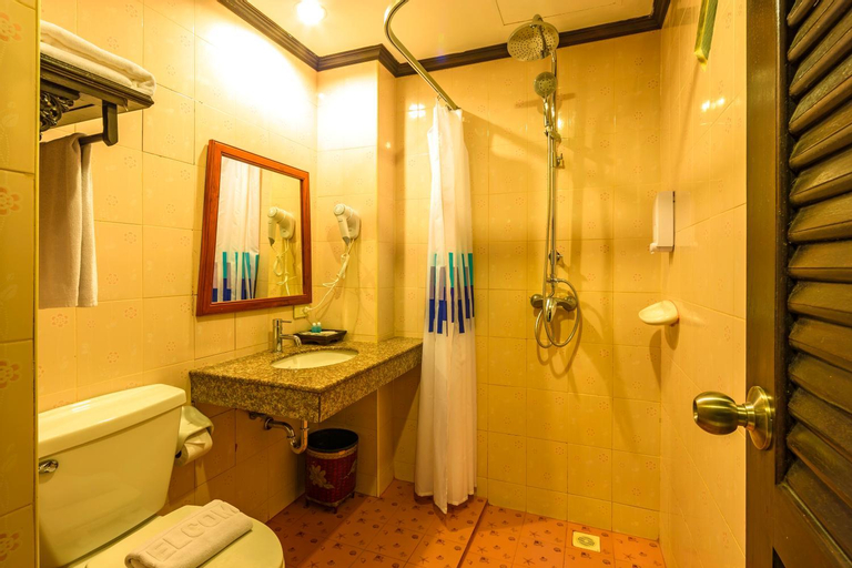 Bathroom 10