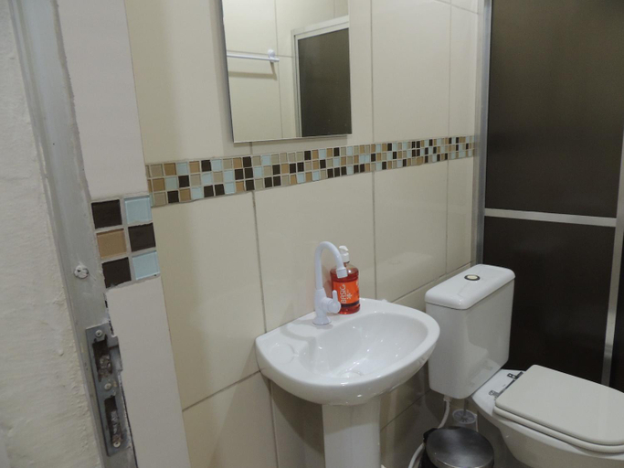 Bathroom 3, Quartos Em Casa In Caxias da Paraiso, Duque de Caxias