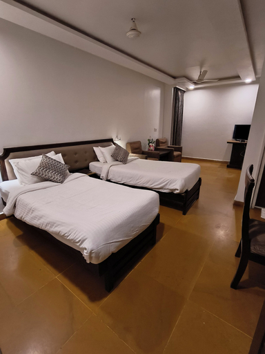 Bedroom 3, Hotel Heritage 2001-Nagpur, Nagpur