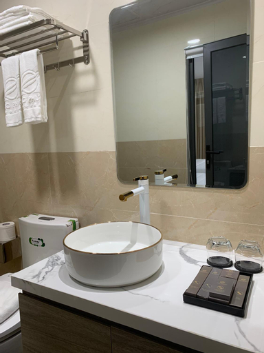 Bathroom 14
