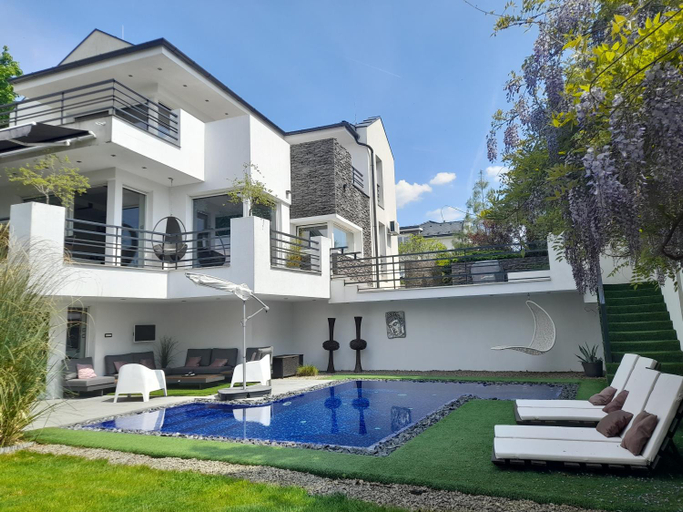 Others 4, Private Family Villa, Érd