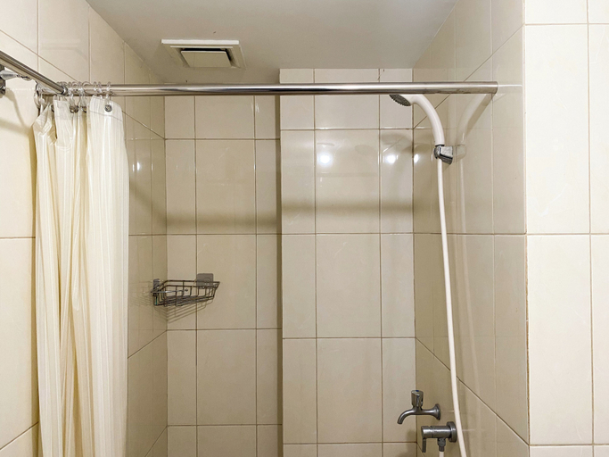 Bathroom 3, Warm Living And Homey 2Br At Springlake Summarecon Bekasi Apartment, Bekasi