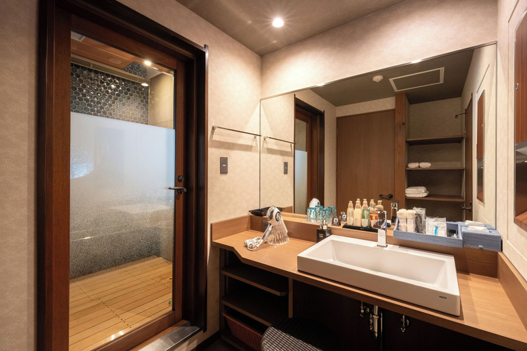 Bathroom 4, Miyajima Kinsuikan, Hatsukaichi