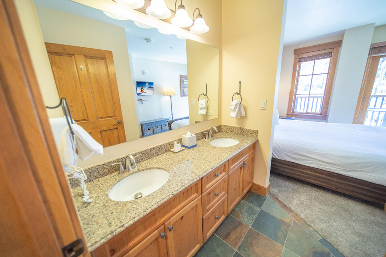 Bathroom 4, Springs 8819, Summit