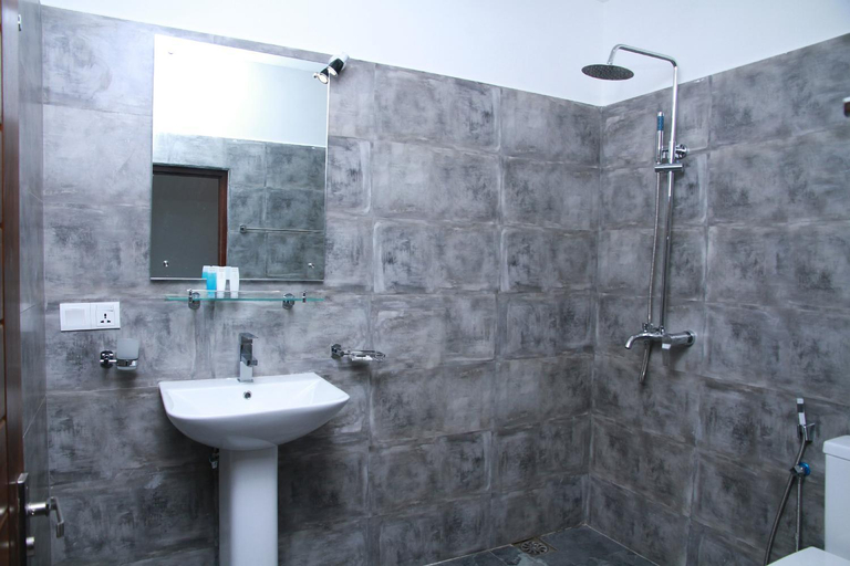 Bathroom 2, Sanu Lagoon Resorts&Spa, Tangalle