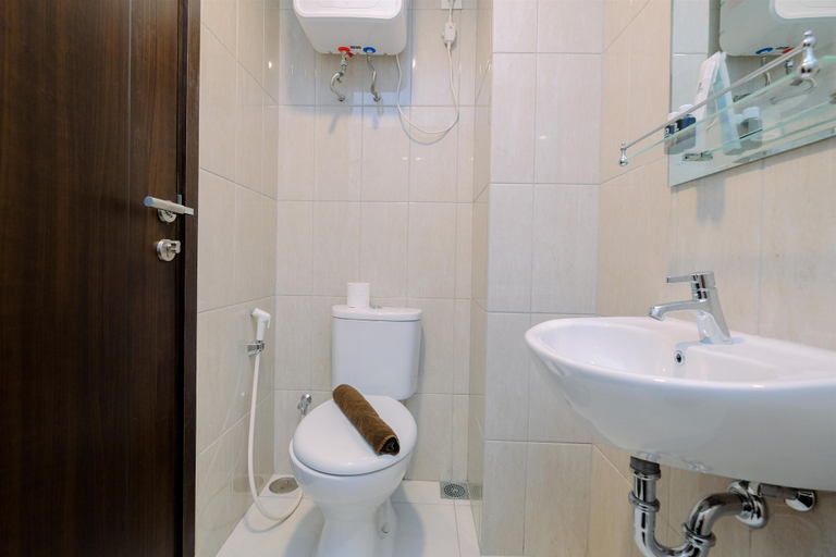 Bathroom 3, Comfy And Best Deal Studio At Citra Living Apartment, West Jakarta