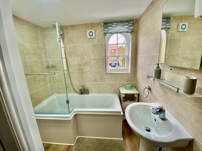 Bathroom, Characterful 3 Bed Cottage in Barrow Upon Humber, North Lincolnshire