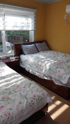 Bedroom 3, White House, Namhae